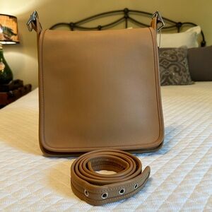 Vintage Coach Legacy Studio Flap in Camel with nickel hardware. No. L1D-9144